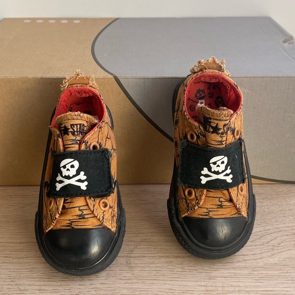 Converse Chuck Taylor Skull & Crossbones Toddler Sneakers- SZ 5 C - Picture 1 of 12